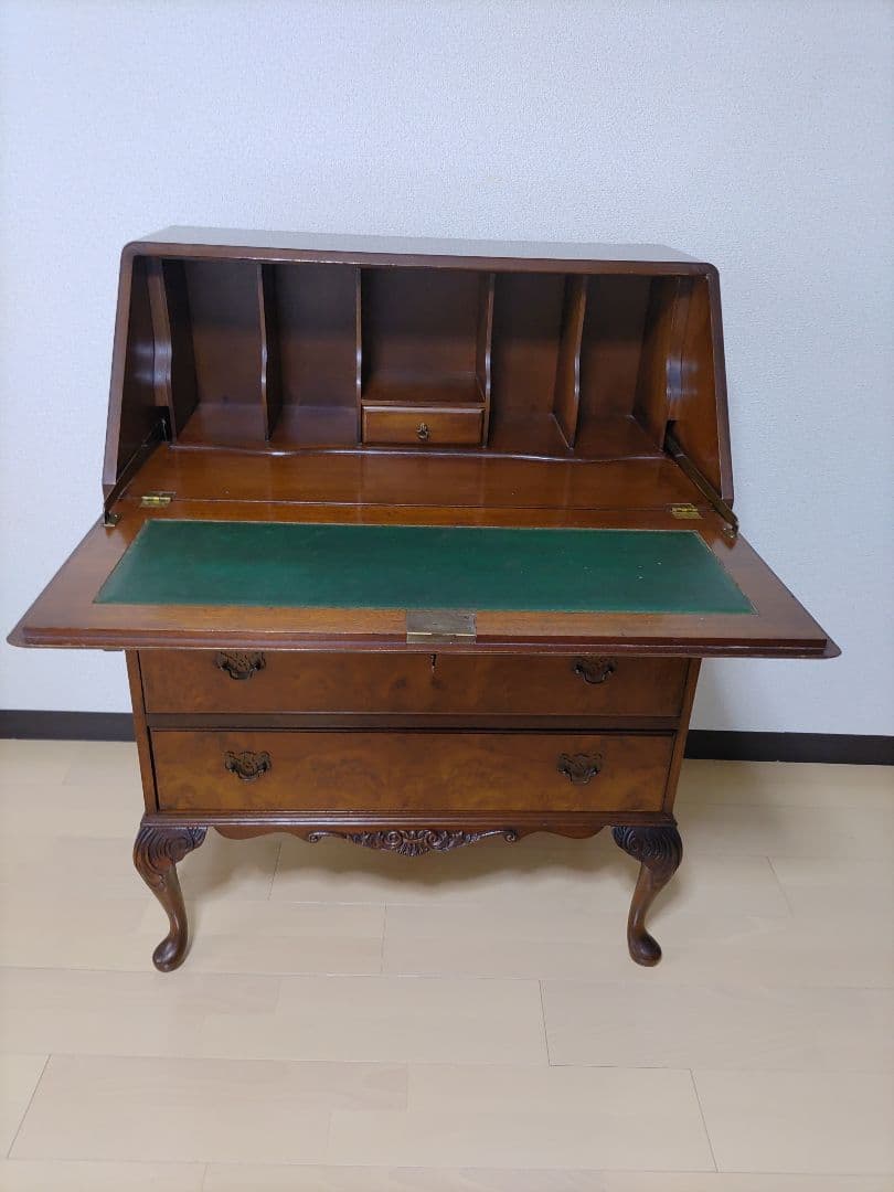 イギリス　アンティーク ライティングビューロー　ウォールナット猫脚