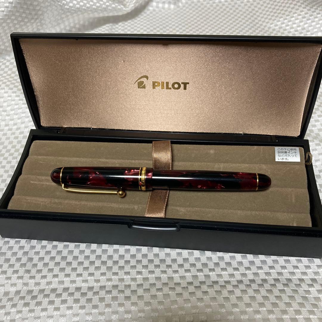 PILOT 万年筆 黒と赤のマーブル