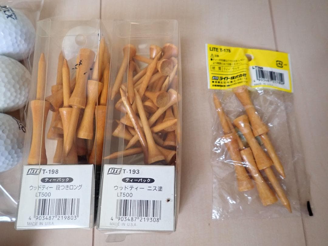 ゼクシオ　ツアースペシャル ロストボールとウッドティーとマーカーのセット