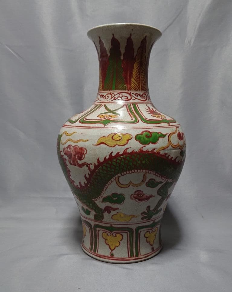 コレクター収集品　中国　明時代　五彩色絵　龍文大瓶　高さ36.8cm