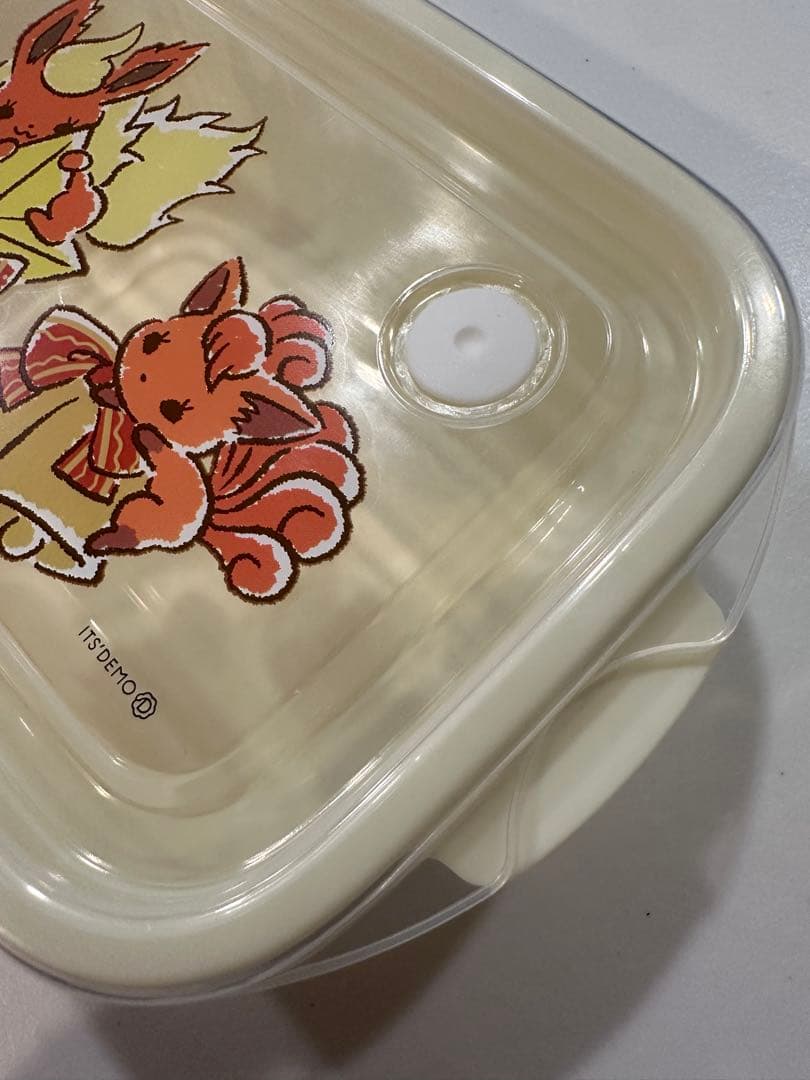 イッツデモ　ポケモン　クリスマスモチーフ　保存容器