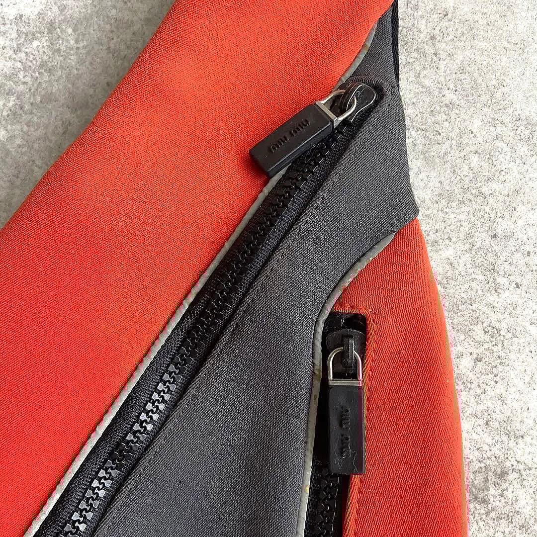 ぽんちゃん 様　miumiu ボディバッグ　ビンテージ　アーカイブ　Y2K