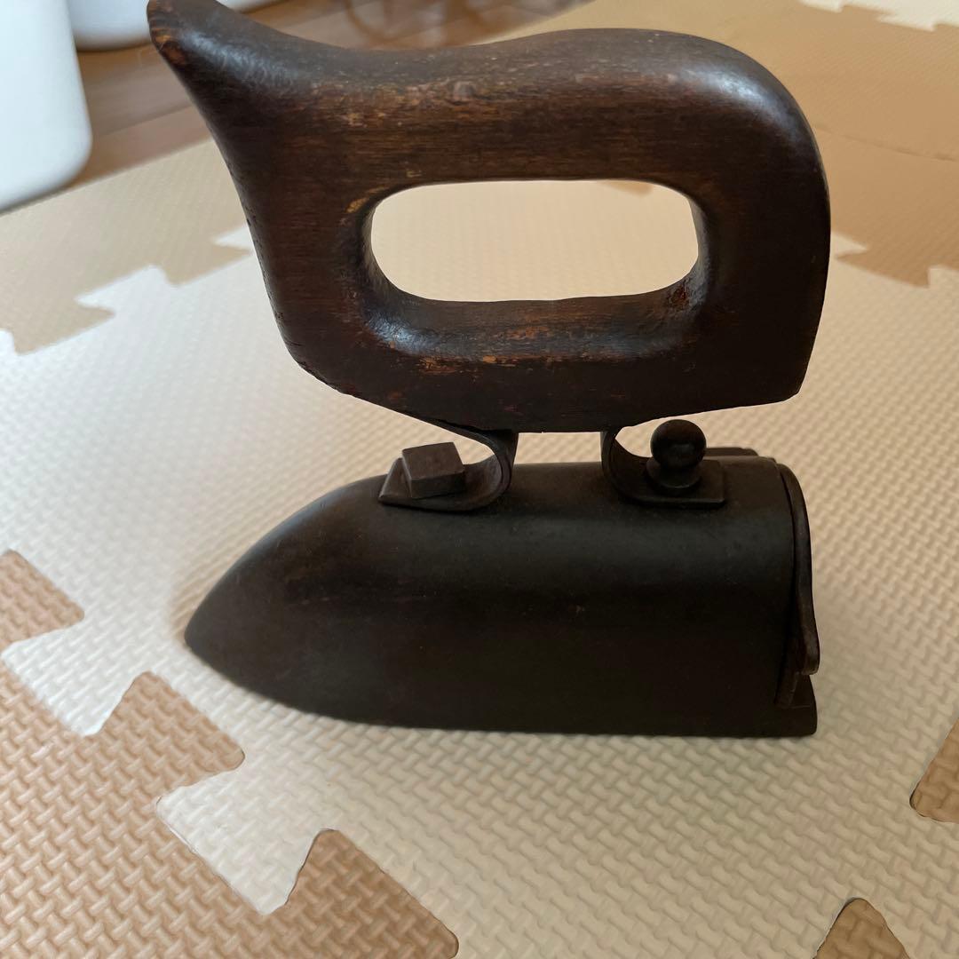 1／27まで発送停止 イギリス　アンティーク 金属製アイロン 木製ハンドル　貴重