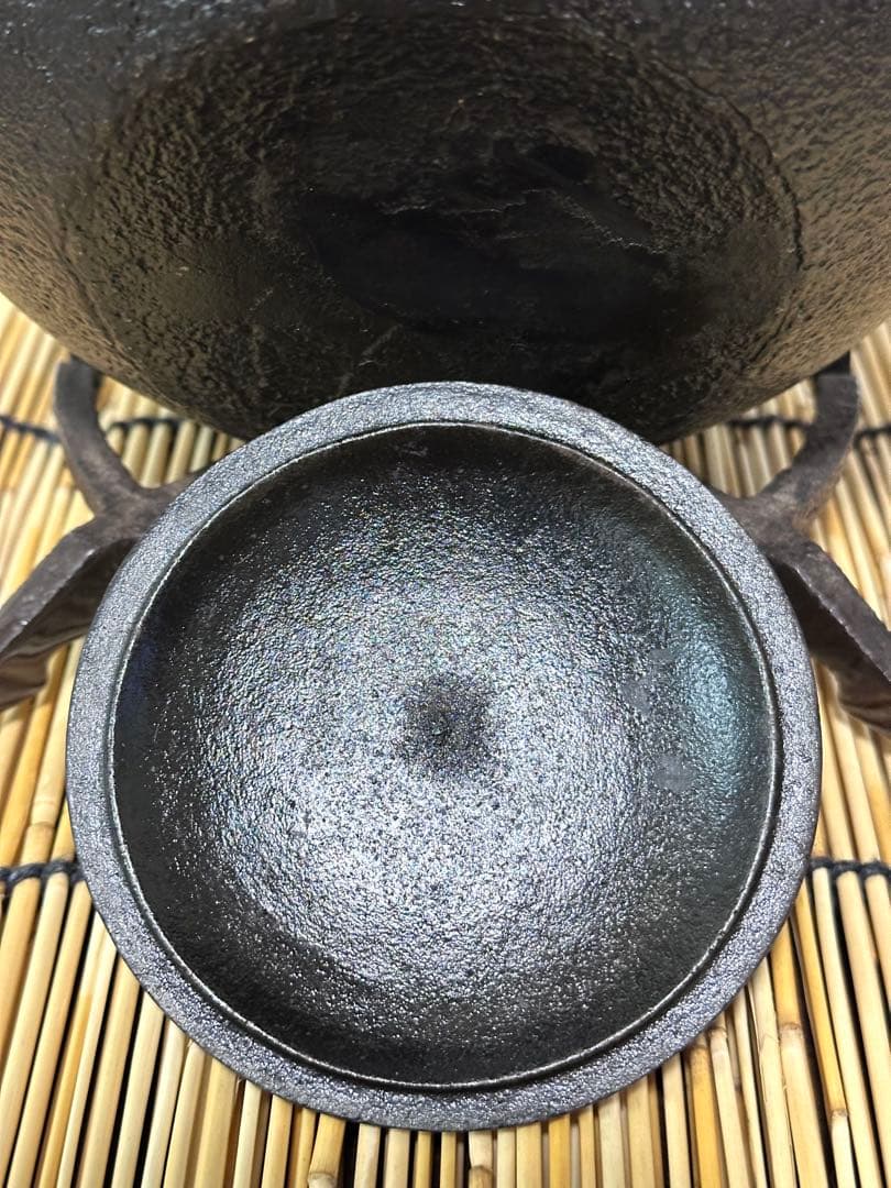 未使用品コンディション、長期保管品　南部利祥銘造１５型アラレ 南部鉄瓶　南部鉄器