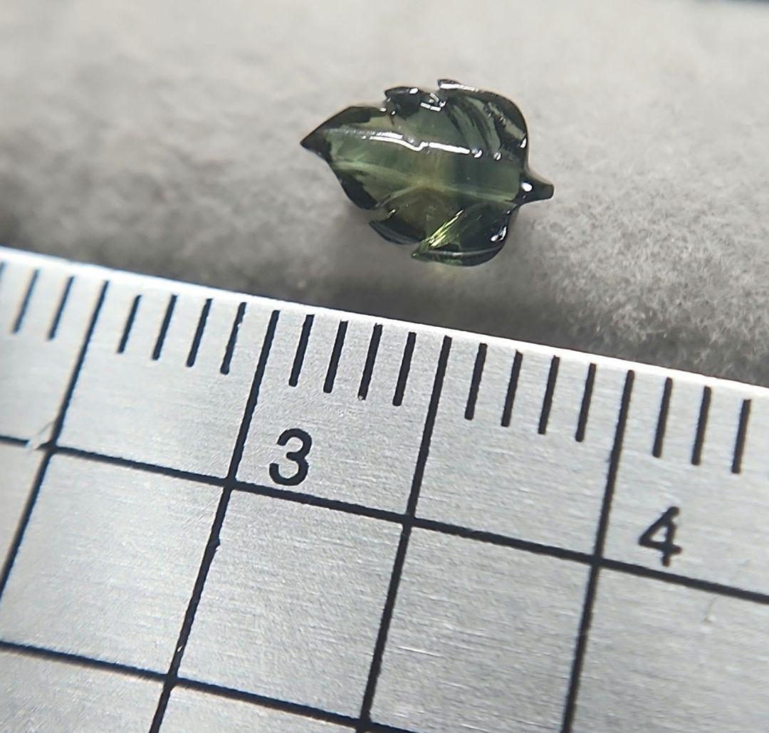 天然バイカラーサファイア リーフカービング