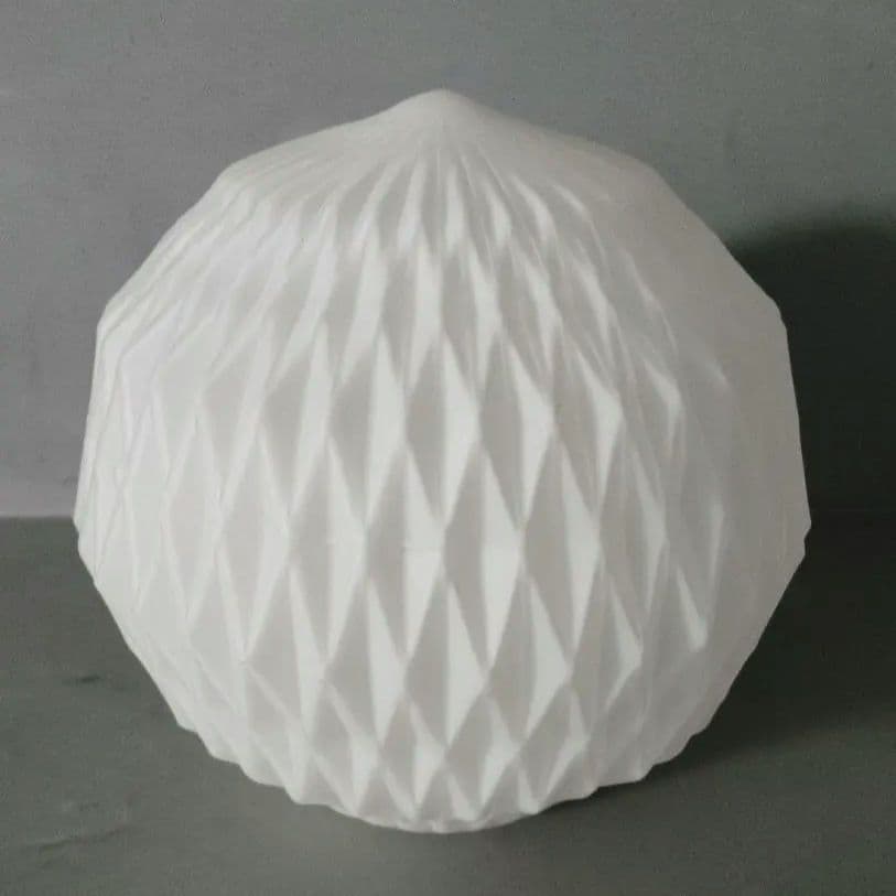 ガラス製　ヴィンテージ ランプシェード　折紙細工/幾何学模様/デザイン/ホワイト