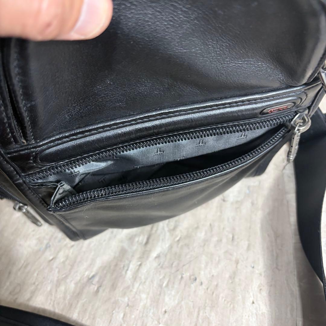 極美品 TUMI ナパレザー ショルダーバッグ 本革 92100D4 斜め掛け