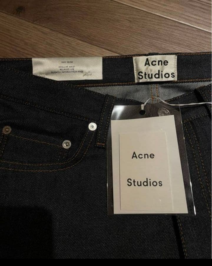 Acne Studios ダークブルー ストレートデニム