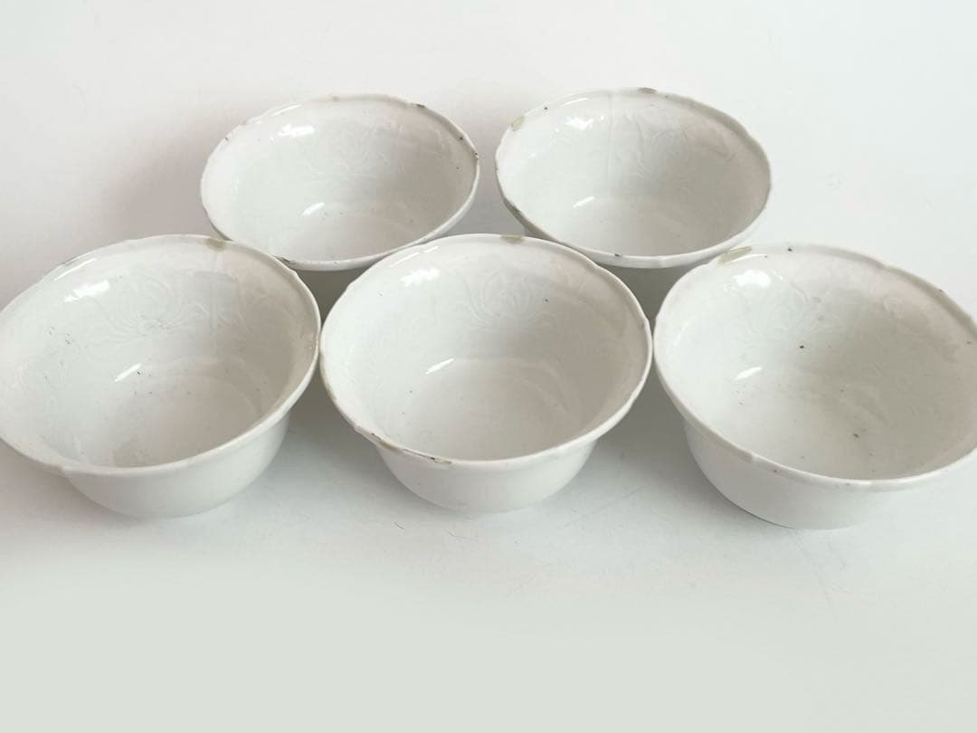 白磁陽刻向付、蕎麦猪口