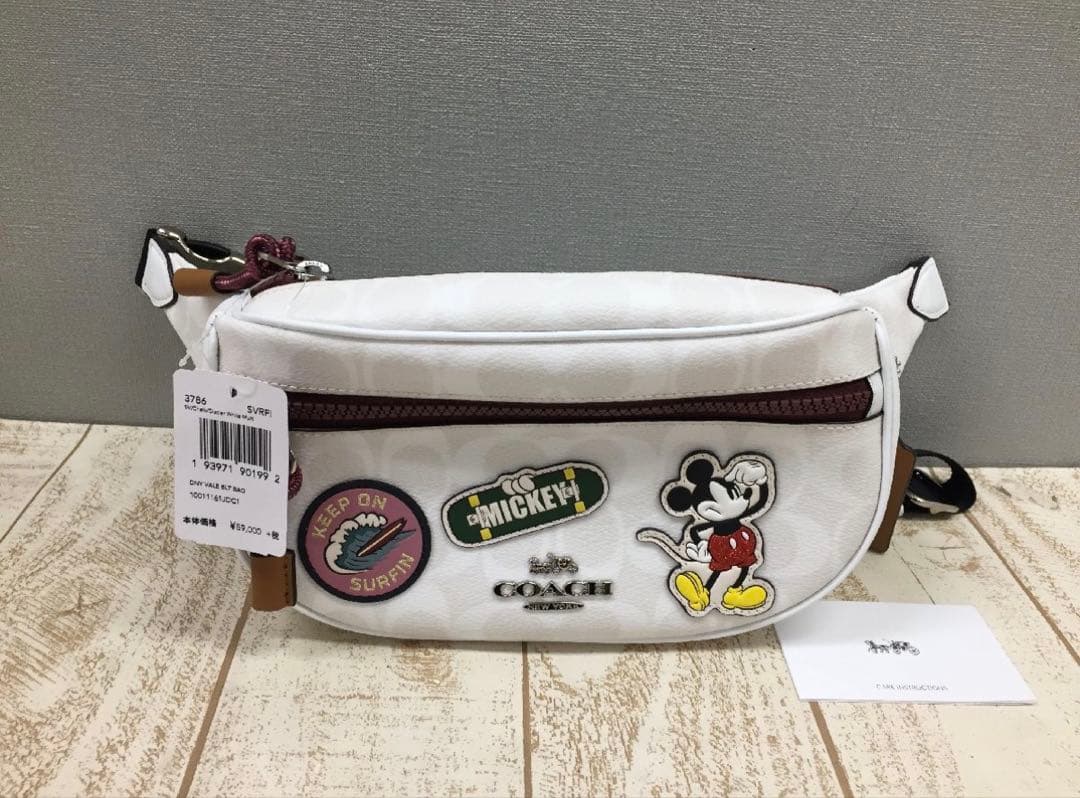 COACH コーチ　新品未使用品　タグ付き　ミッキーパッチ ボディバッグ