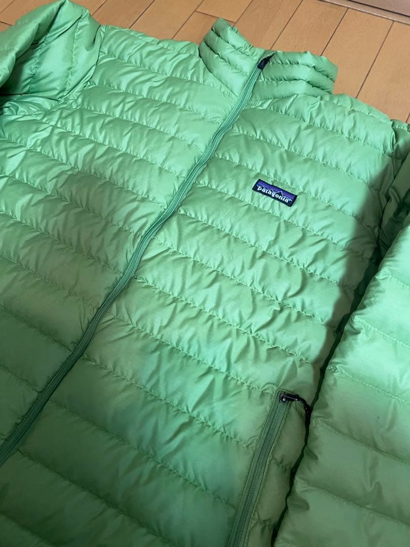 Patagonia ライトグリーン ダウンジャケット