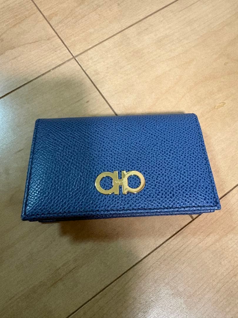 最終値下げ！未使用フェラガモレザー 名刺入れ