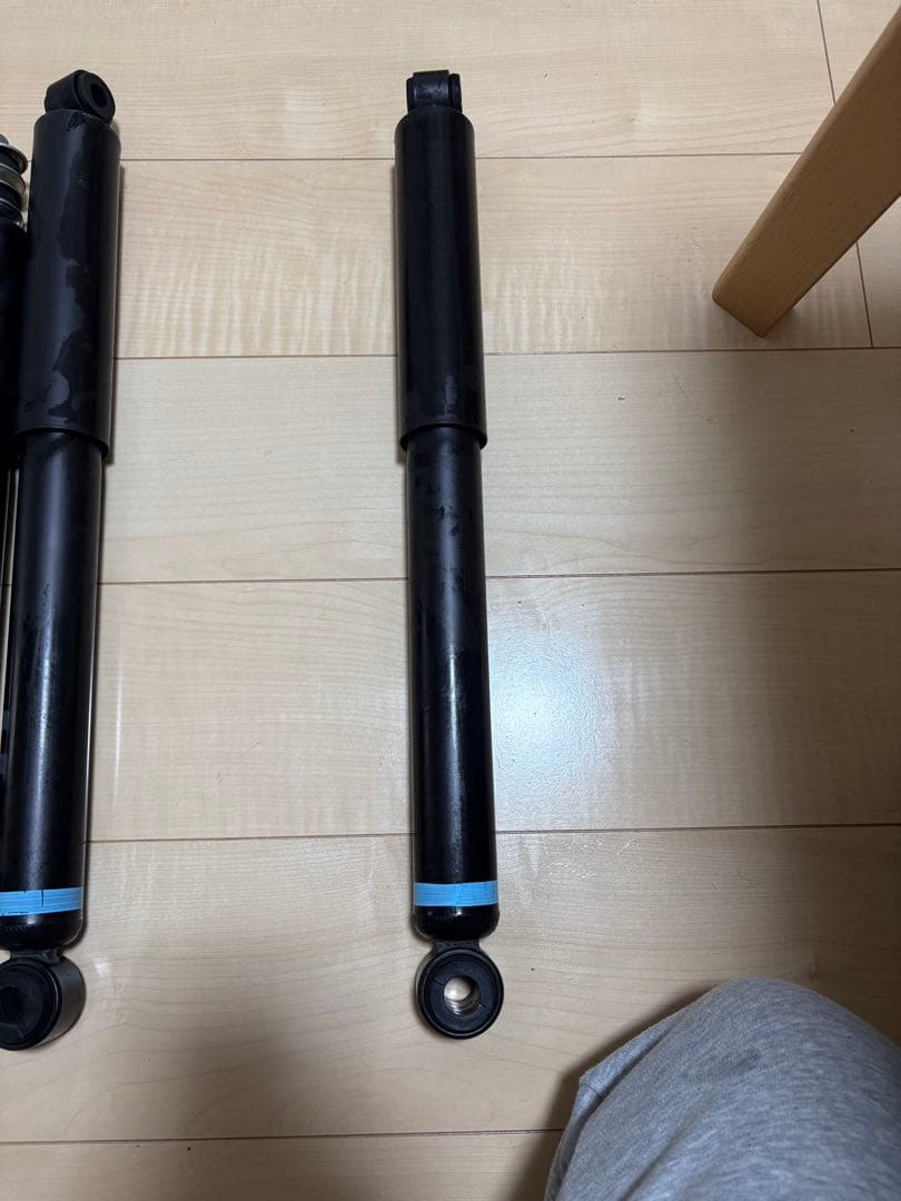 ハイエースダークプライムs ショックアブソーバー 4本セット ブラック