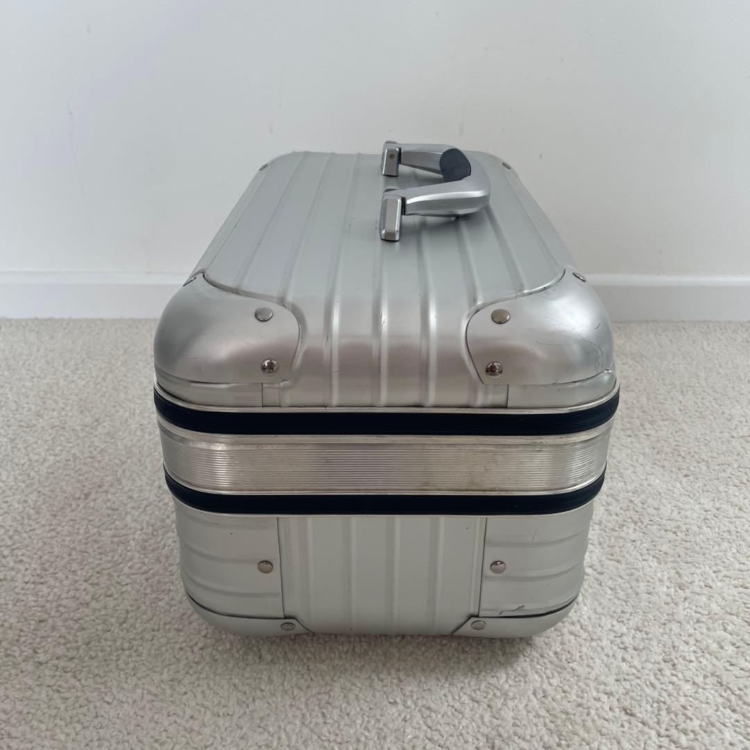 希少 RIMOWA シルバーインテグラル ビューティケース 18L アルミニウム