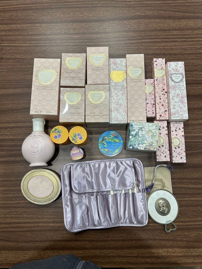 レ・メルヴェイユーズ ラデュレ コスメ 21点セット