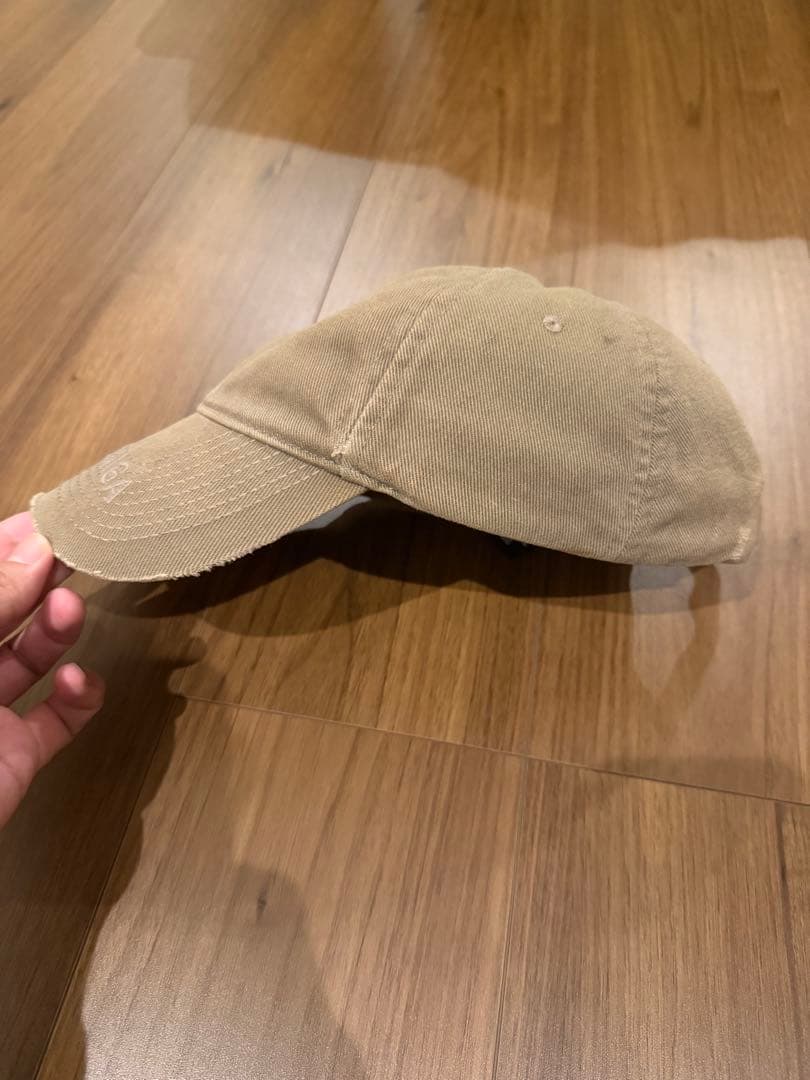 BALENCIAGA ダメージ加工キャップ