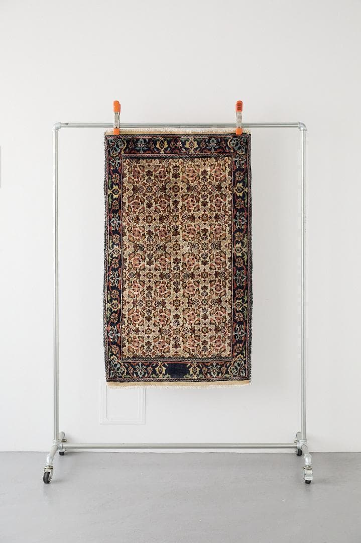 ヴィンテージラグ　トライバルラグ　パキスタン産　（124×71cm）サンド