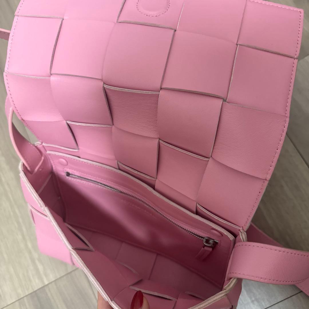 BOTTEGA VENETA ピンク ボディバッグ