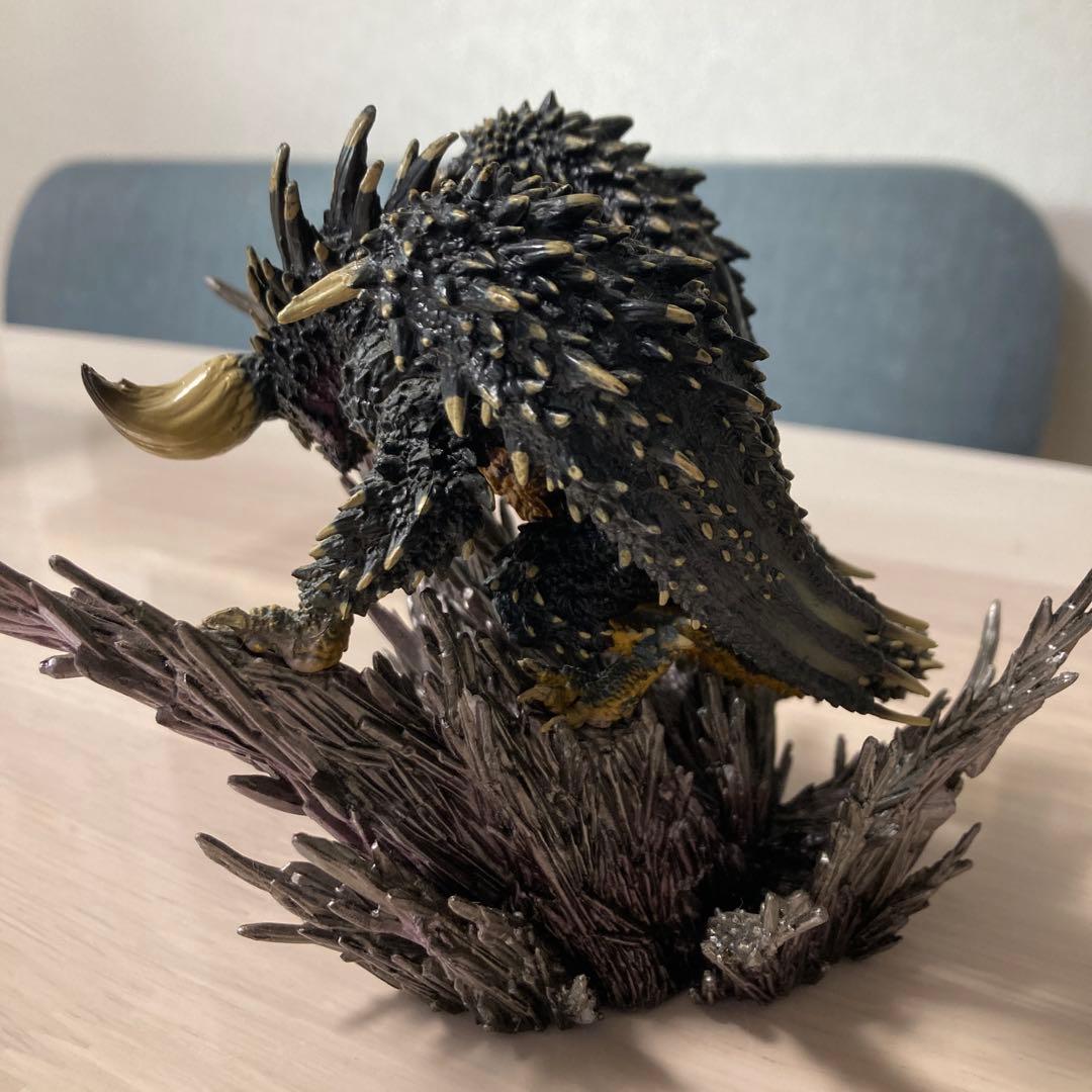 モンハンワールド　コレクターズエディション　ネルギガンテ　フィギュア　特典