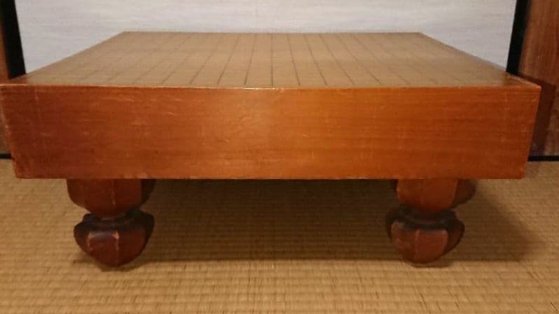 脚付き碁盤(高さ約8cm) 碁石付き(蛤・那智黒石)