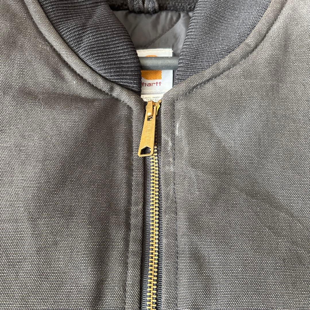 carharttのベスト