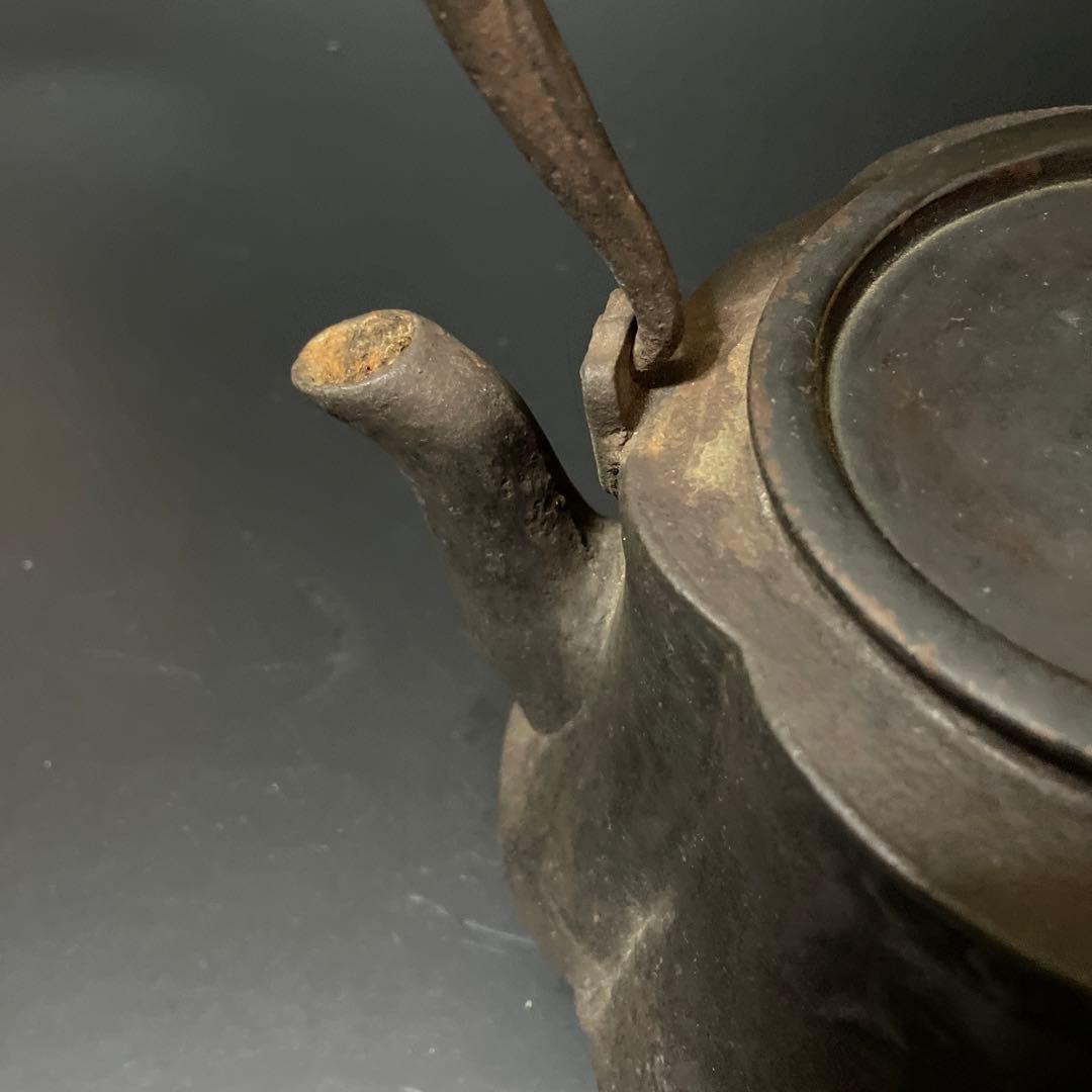 連休SALE！時代物　大きな花形　鉄瓶　m18