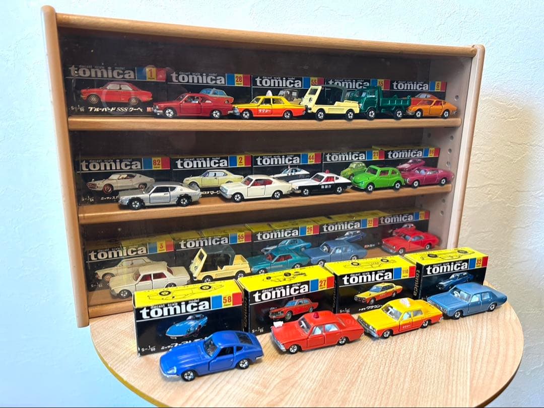 トミカ 復刻版19台セット 展示ショーケース付き そのまま飾れます
