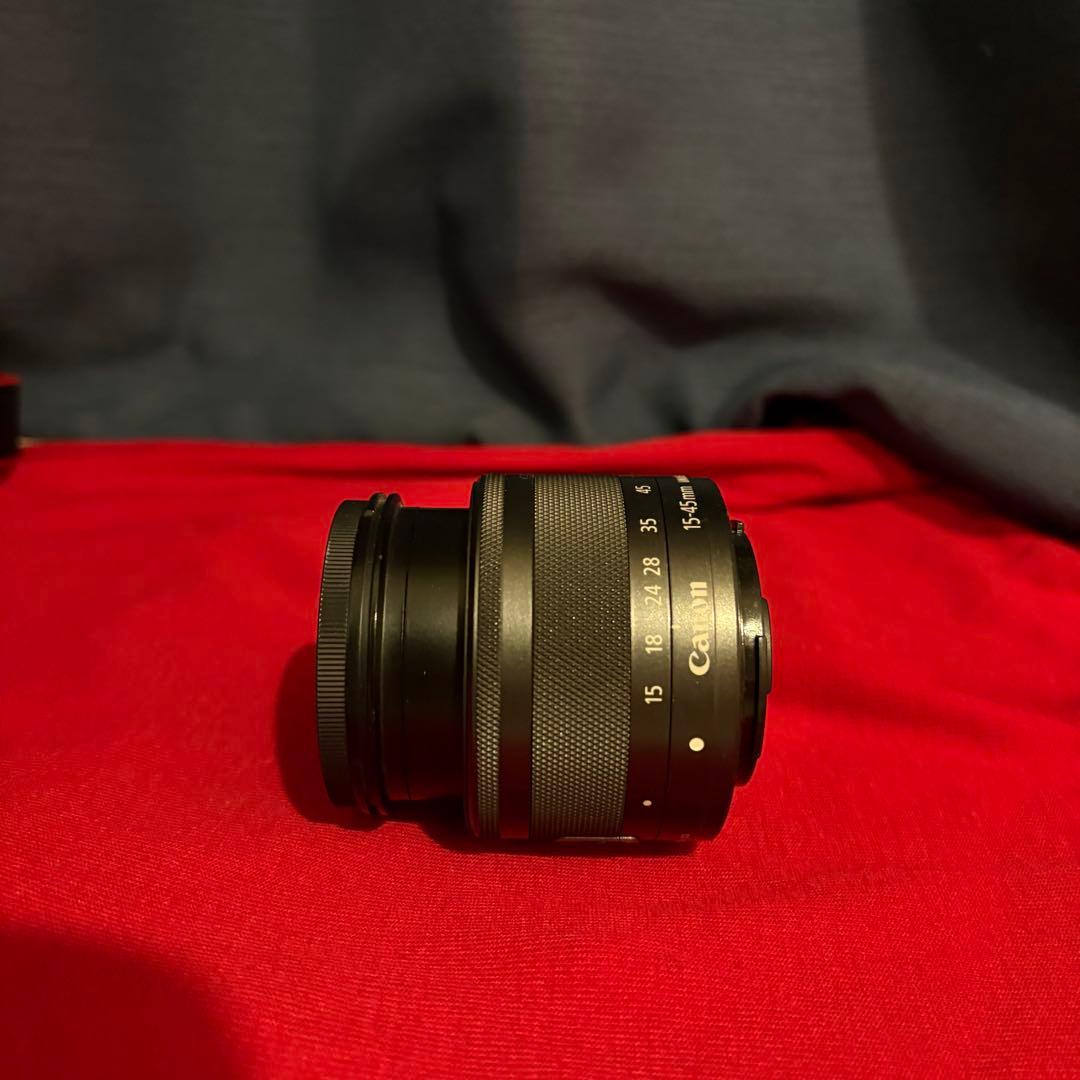 Canon EOS KISS M レンズキット