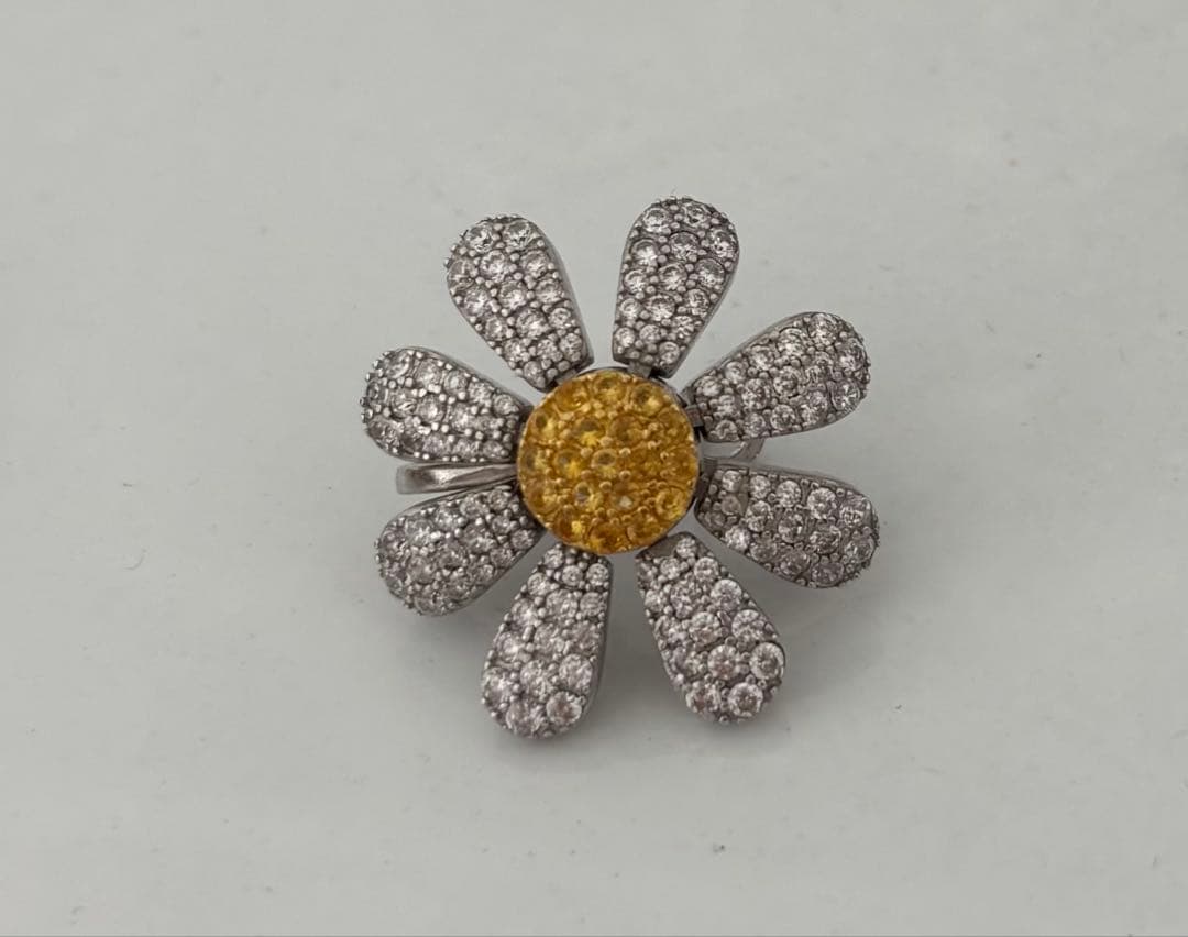 ミオハルタカ風　花型シルバー＆イエロー片耳用ピアス