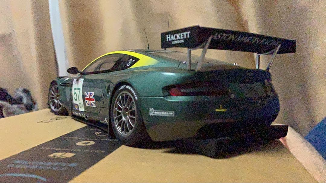 AUTO ART アストンマーティン　DBR9 1/18