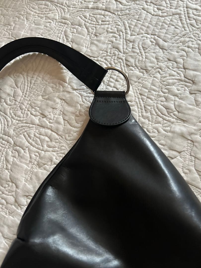 カワカワ　carfボディバッグ