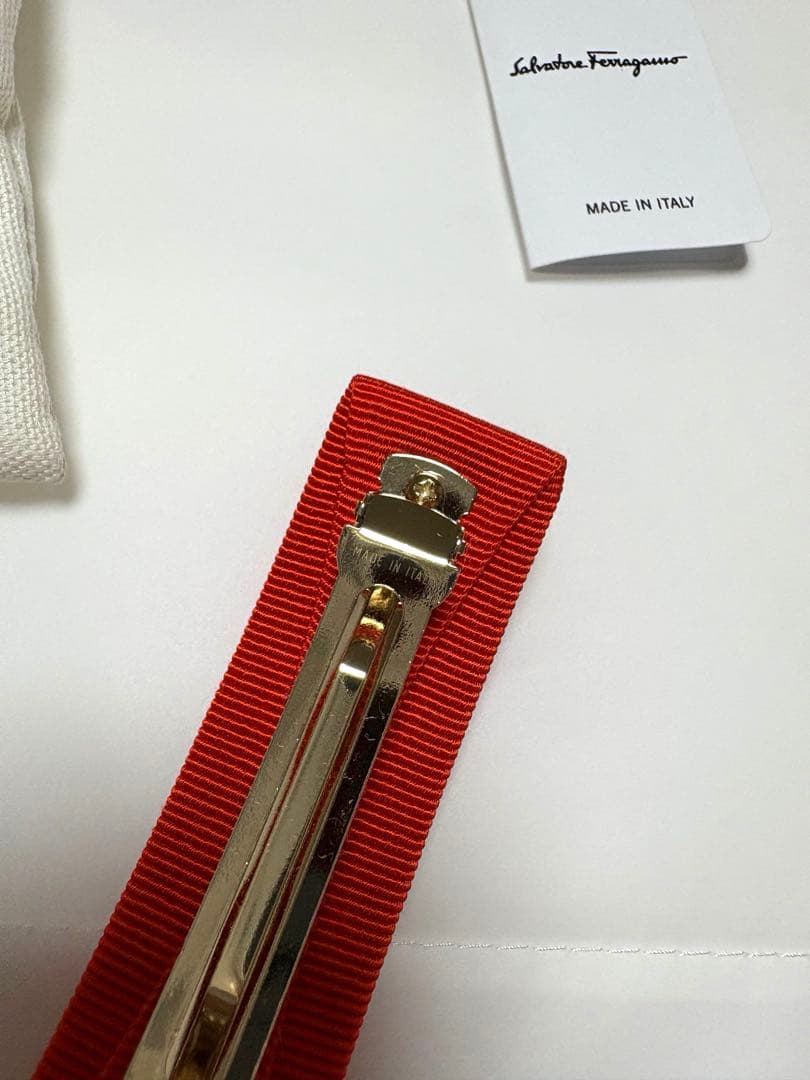 Ferragamoフェラガモ ヴァラリボン バレッタ ヘアアクセ　オレンジ色