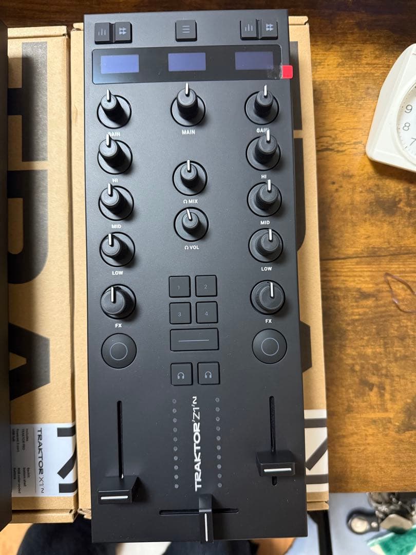 新品同様品TRAKTOR Z1 Mk2 DJコントローラー
