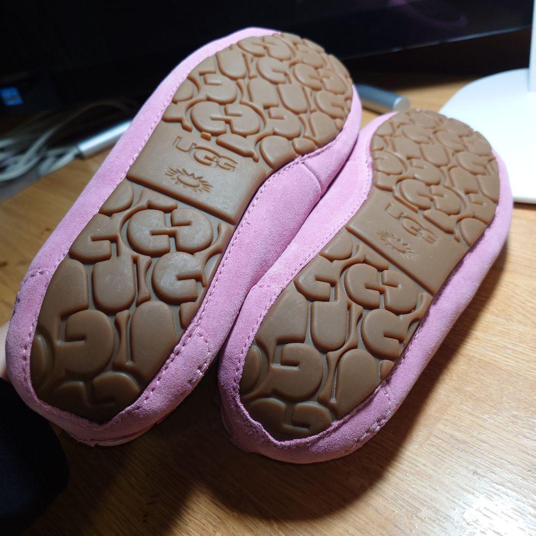 ugg ピンク スエード モカシン リボン付き