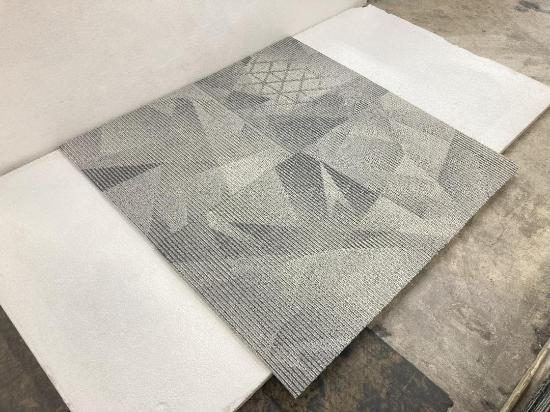 みゅー　タイルカーペット　３２枚　新品・未使用　国内メーカー　正規品