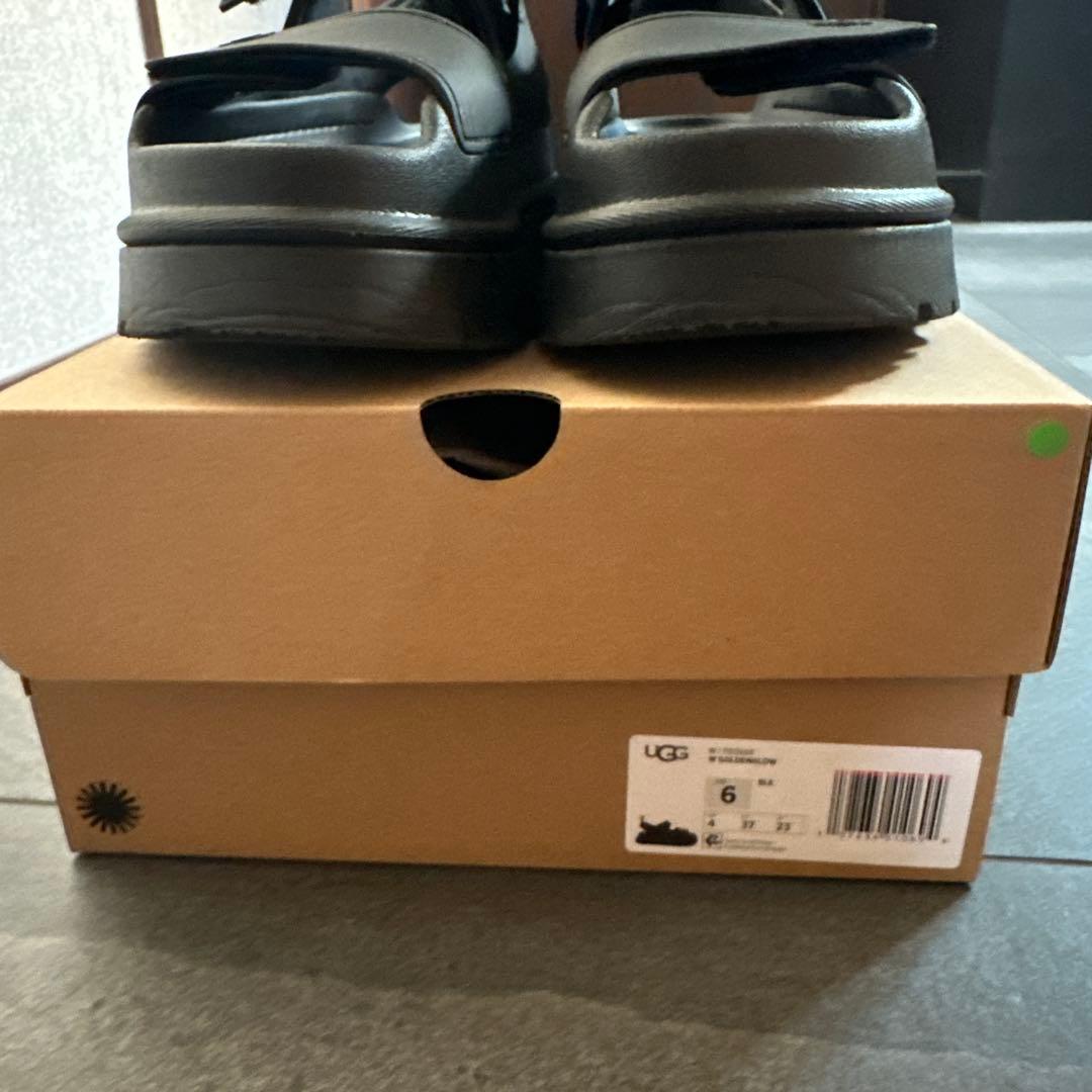 大人気‼️ UGG GOLDEN GLOWサンダル　ブラック　23センチ