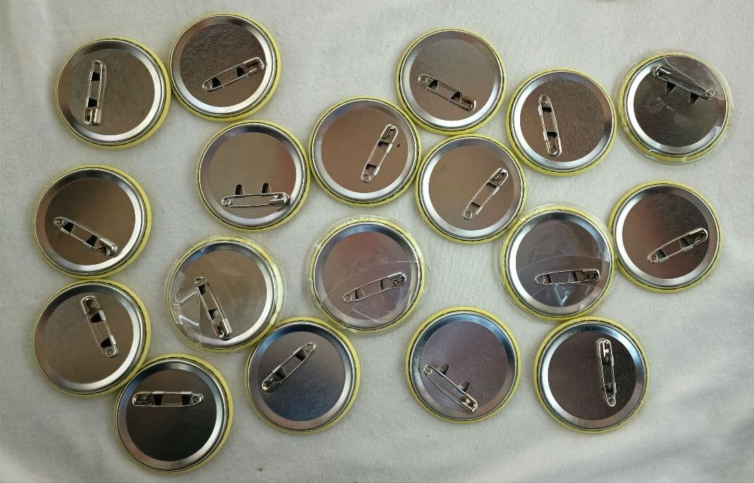 すとぷり　るぅと　缶バッチ　2024　newyear デフォ　ニューイヤー