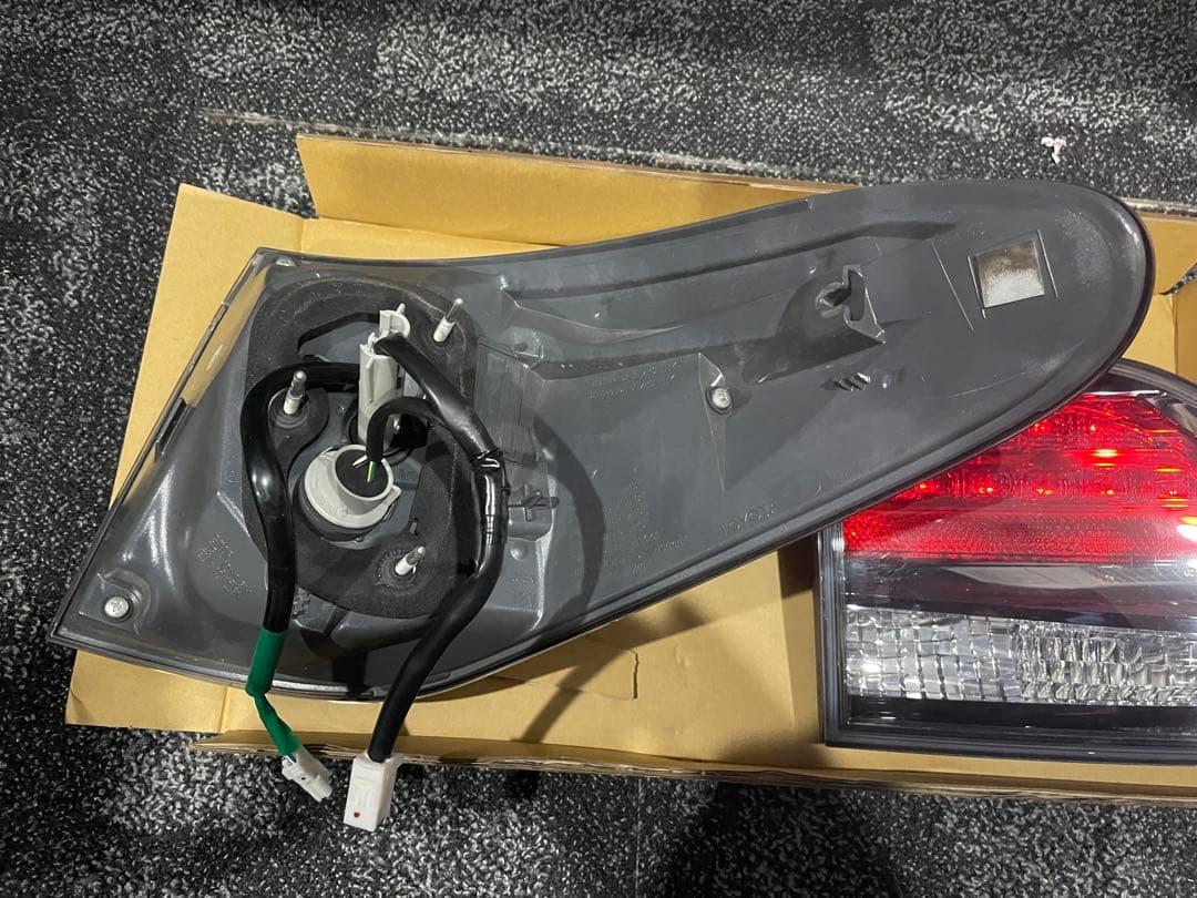 10系レクサス450h純正テールランプ/部品取り用・中古