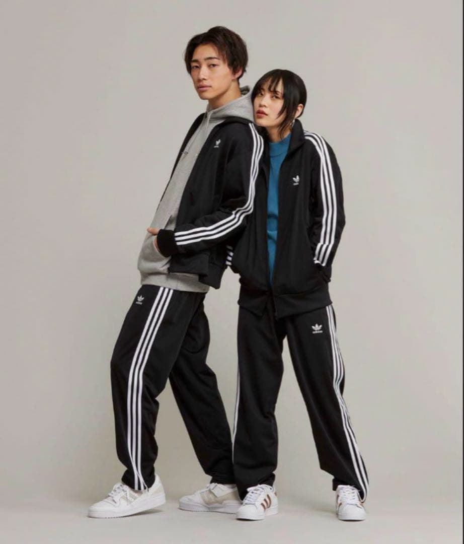 【完売商品】アディダス トラックパンツ / ラインパンツ ブラック