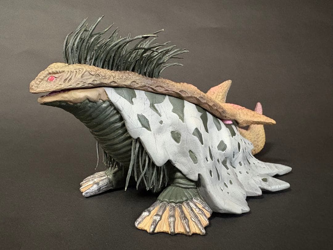 ご依頼品　巨大顎海獣スキューラ　ソフビ　改修　リペイント