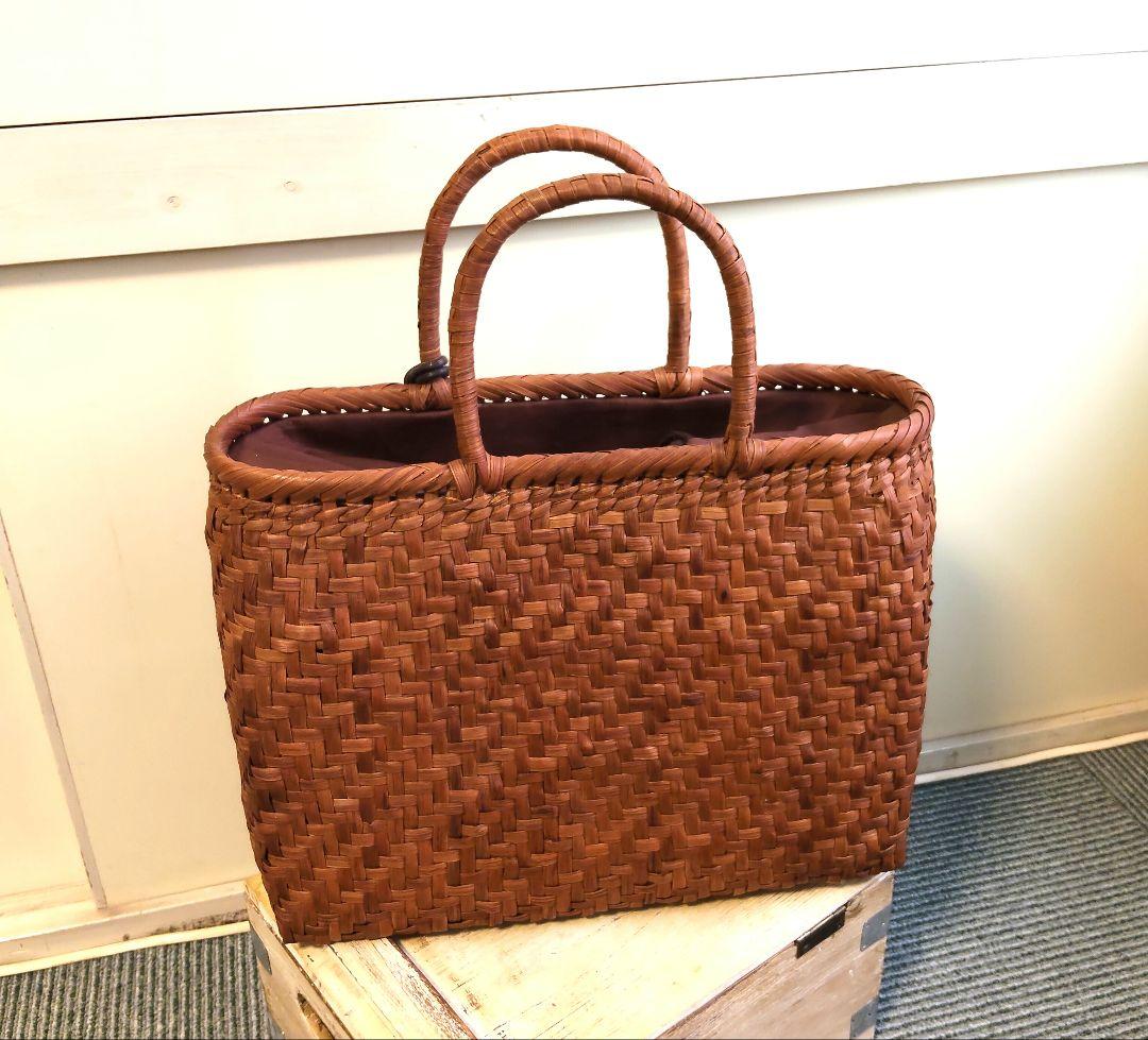 山葡萄かごバッグ（内布付き）と胡桃のオーナメント