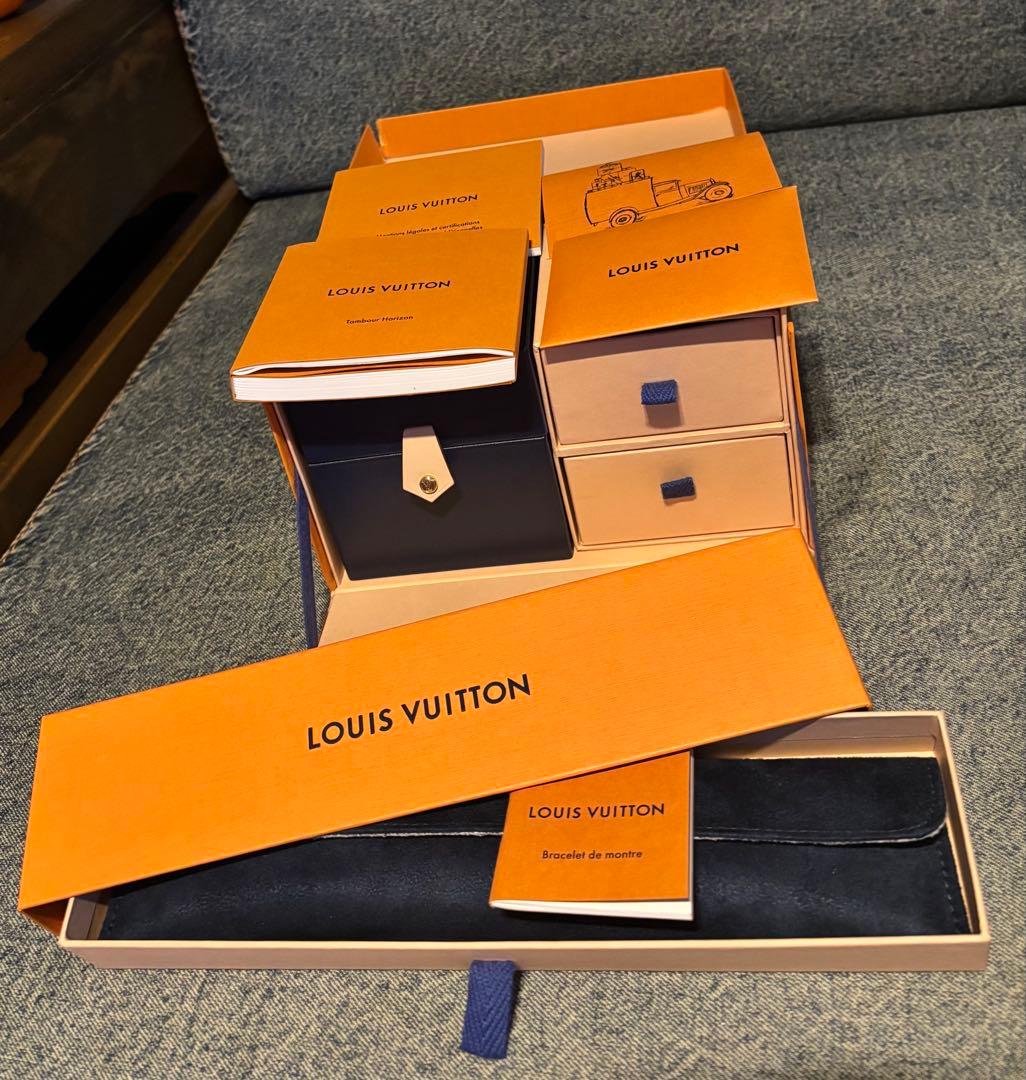 LOUIS VUITTON デジタル腕時計 本体とストラップ