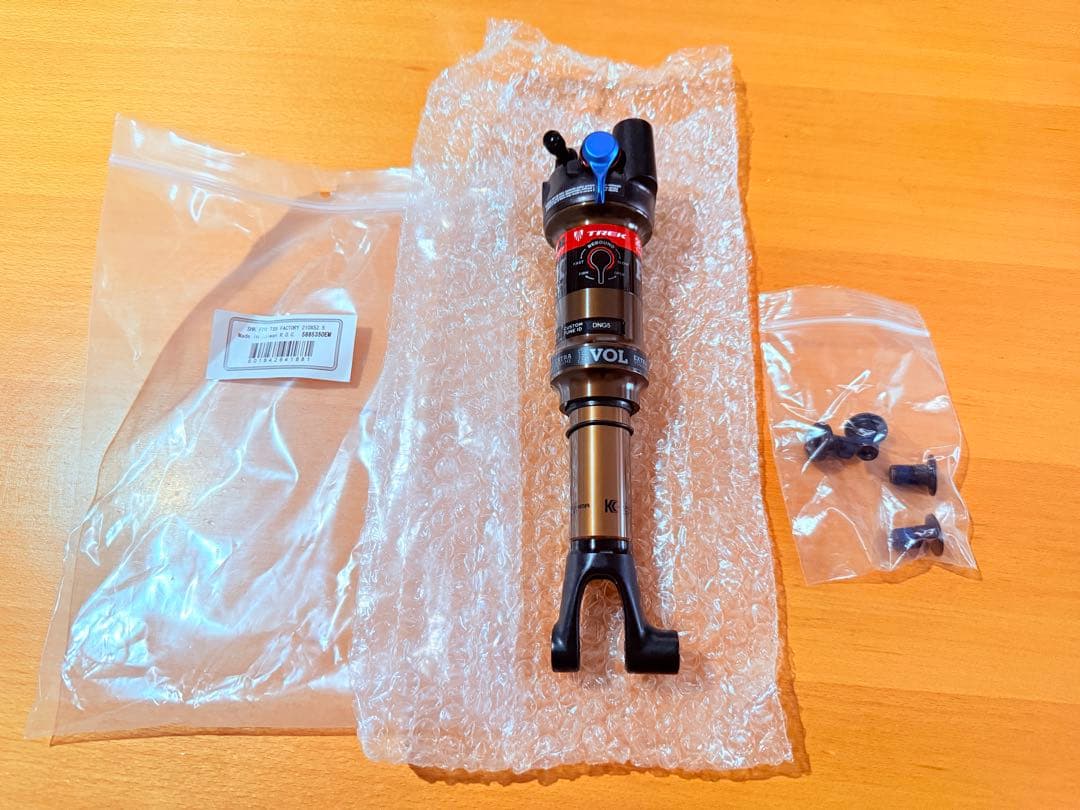 FOX TS9 FACTORY リアサスペンション 210X52.5