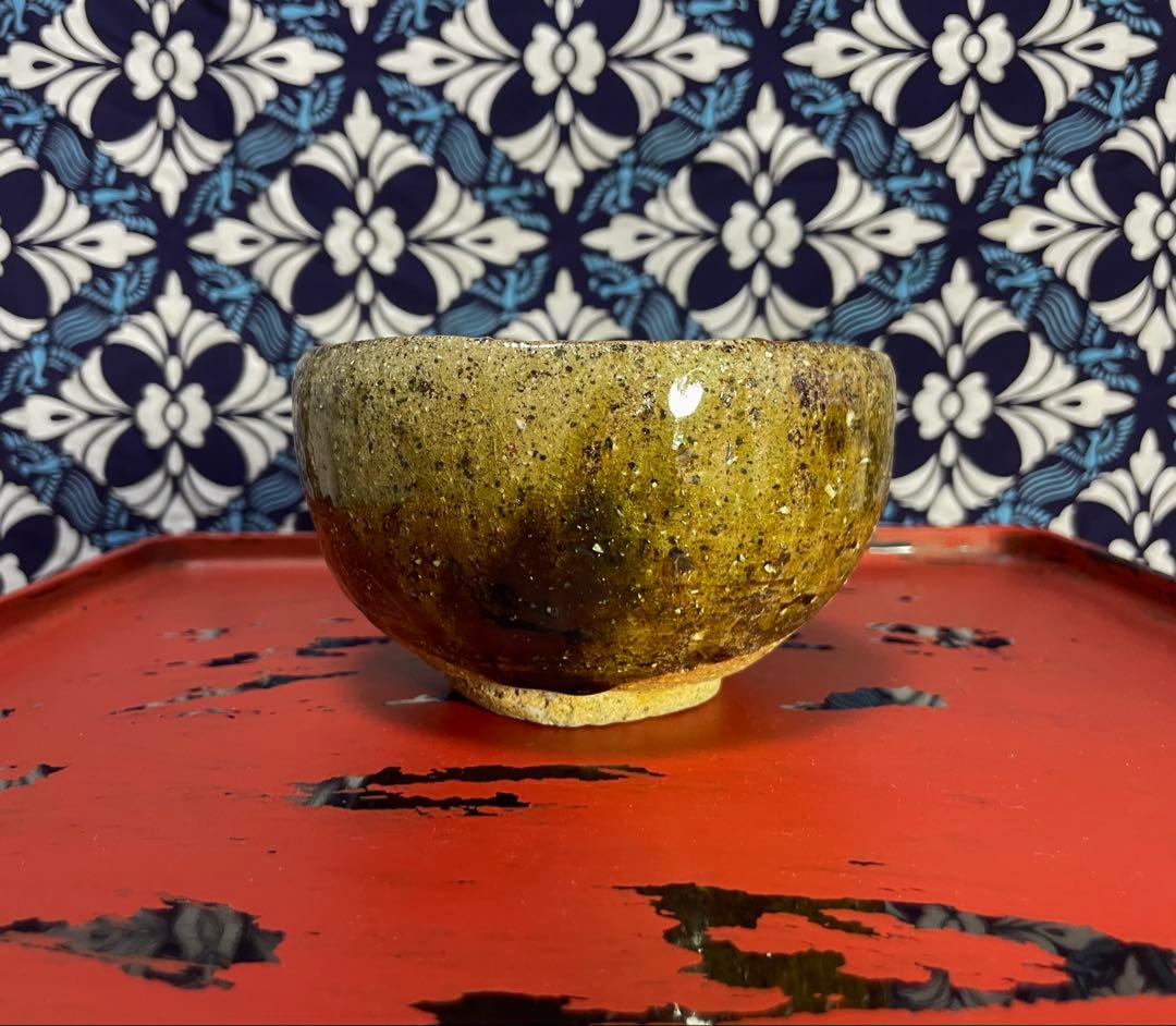 大嶺實清　緑釉茶碗　（刻印あり）