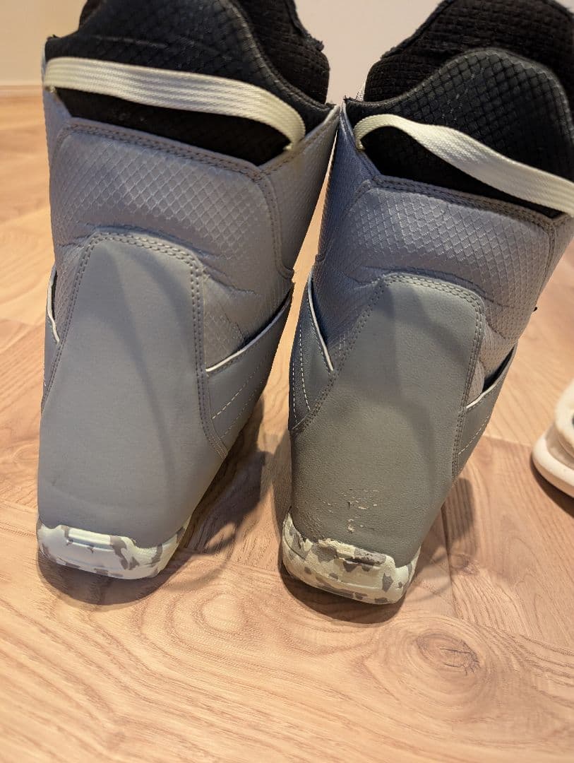 子ども用スノーボードブーツ ボアシステム付き ジップライン24センチ