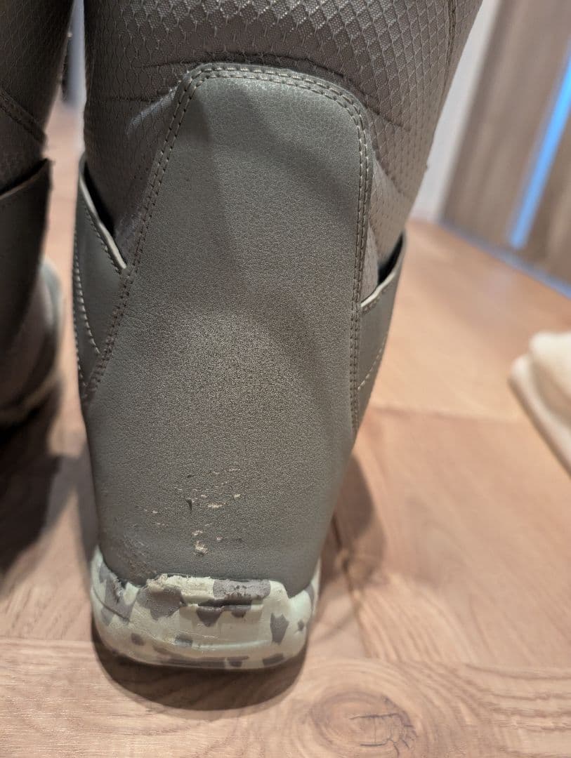 子ども用スノーボードブーツ ボアシステム付き ジップライン24センチ