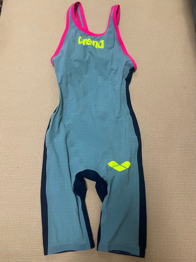 Arena FINA認証 水着 AIモデル グレー・ピンク