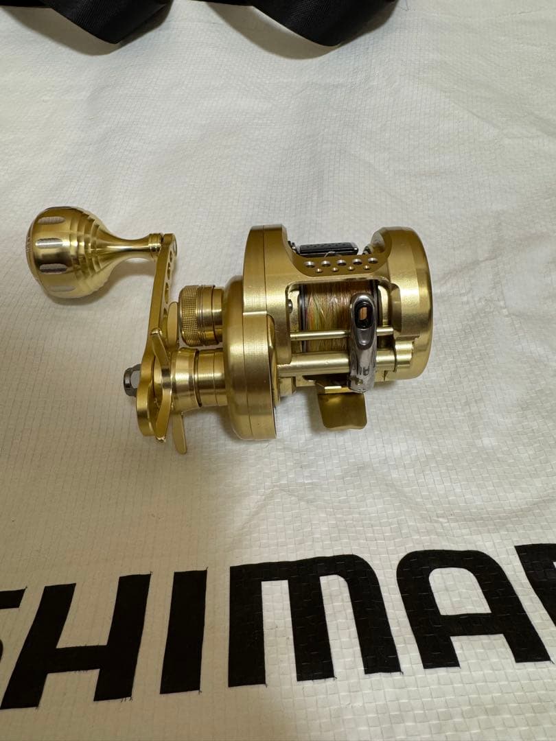 美品　シマノ14カルカッタコンクエストローギア 100 社外ハンドル（純正有り）