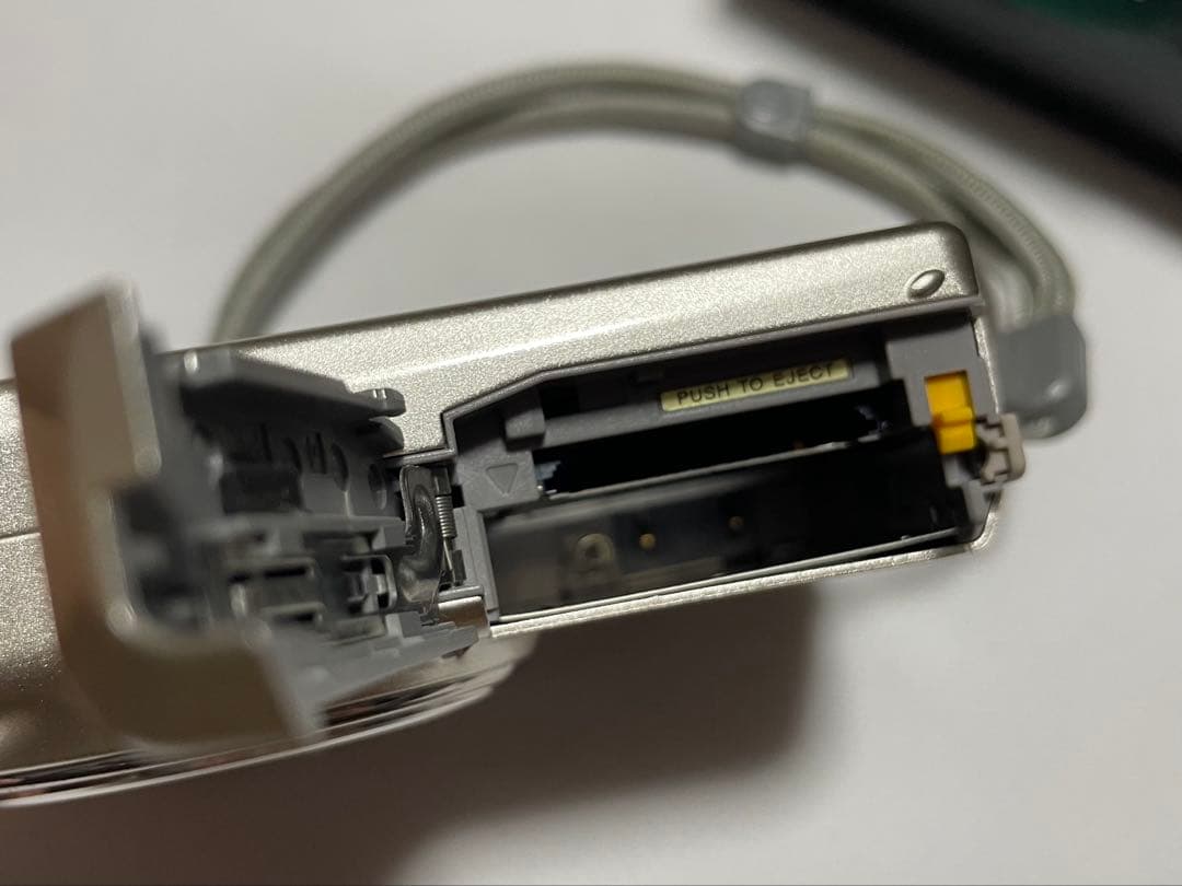 Fujifilm FinePix F200 EXR 本体