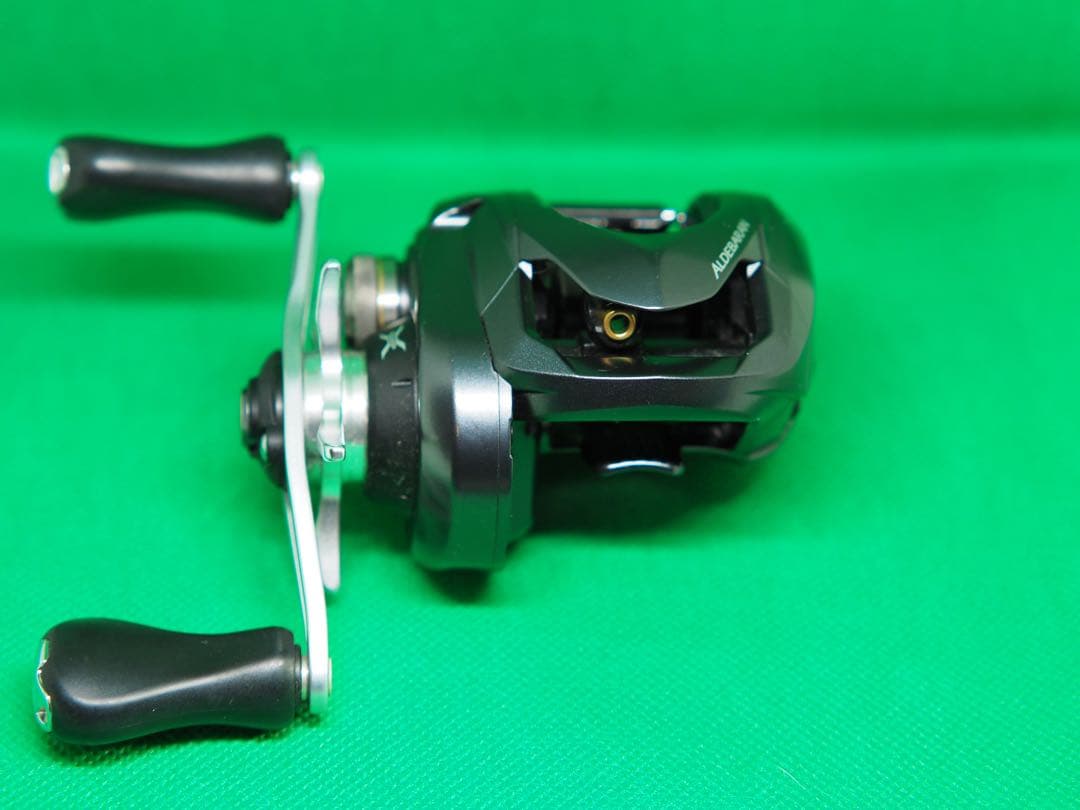 【日本製】 超美品 シマノ 15アルデバラン50 右ハンドル 自重135g